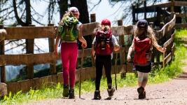 turistika children-4355469 1280